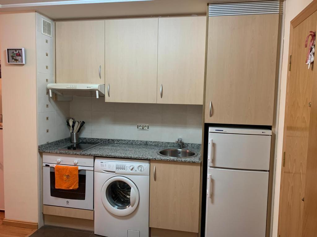 Apartamento Mota-2 Huca-Los Prados; Parking Y Wifi Gratis 奥维耶多 外观 照片
