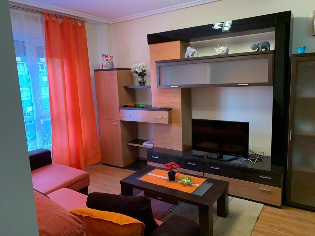 Apartamento Mota-2 Huca-Los Prados; Parking Y Wifi Gratis 奥维耶多 外观 照片