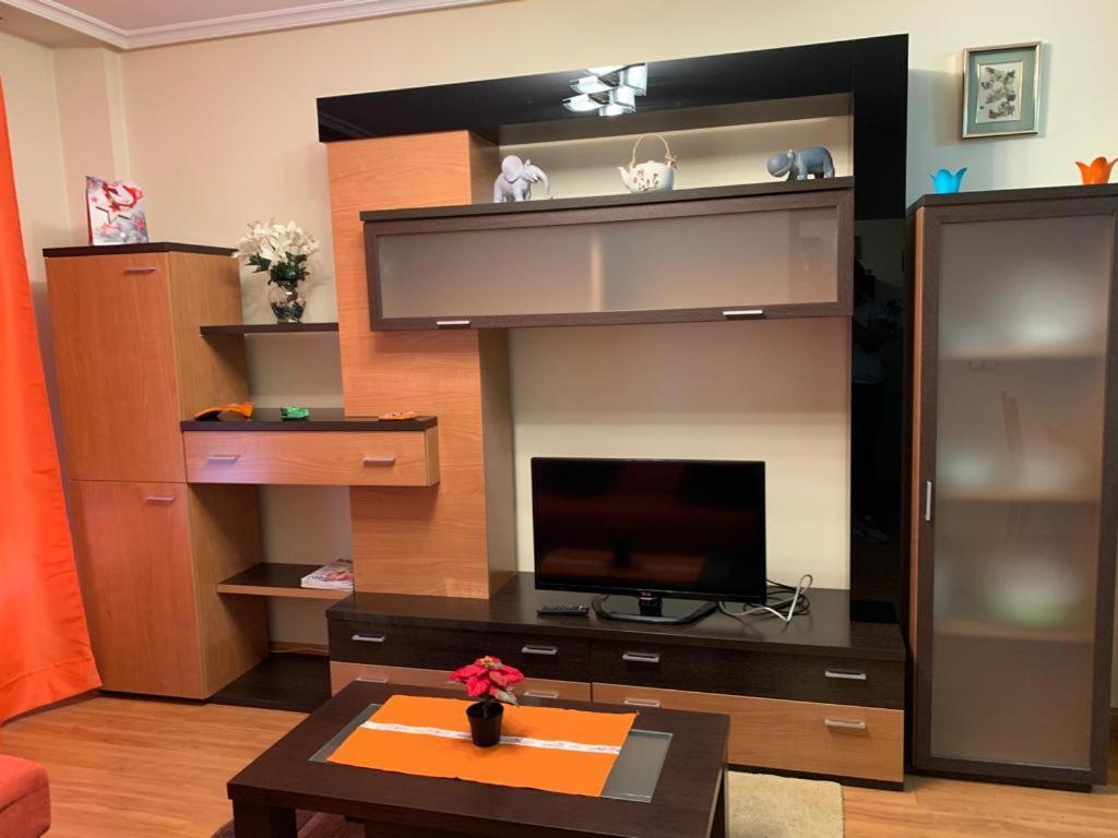 Apartamento Mota-2 Huca-Los Prados; Parking Y Wifi Gratis 奥维耶多 外观 照片